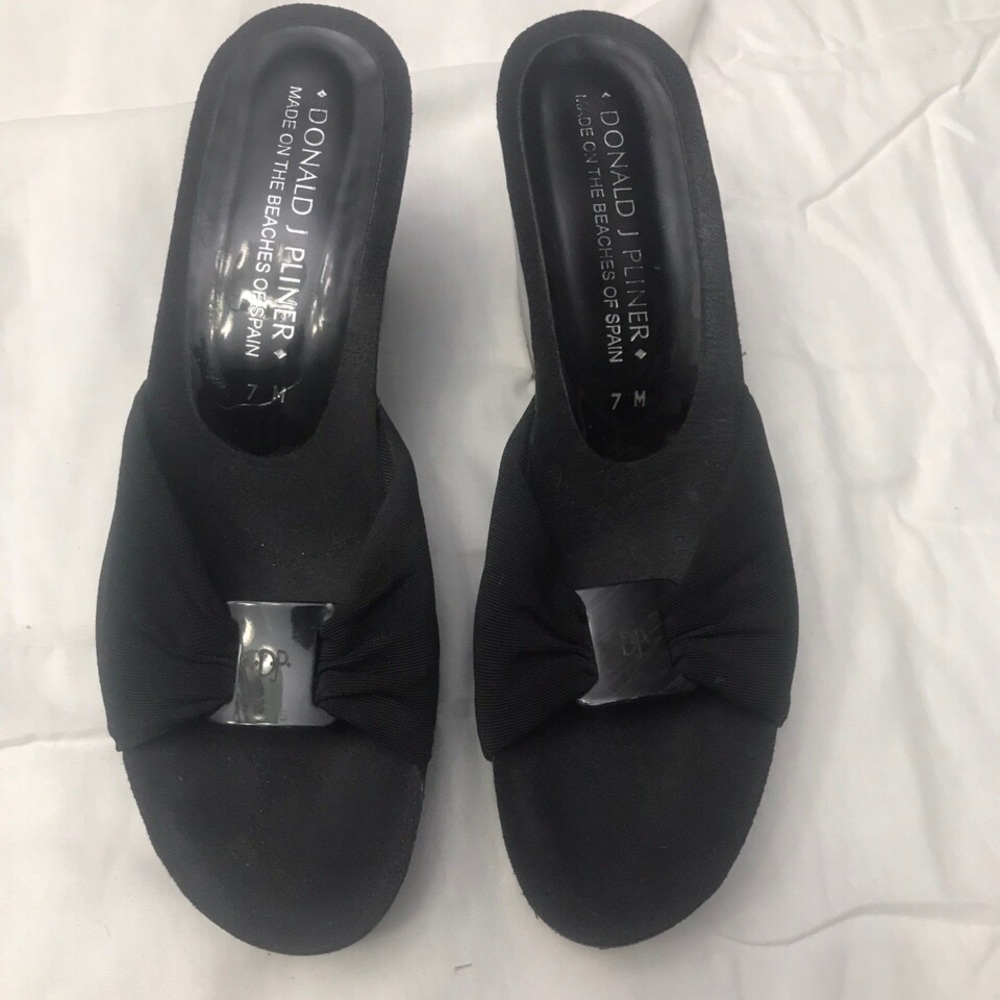 Donald Pliner Black Wedges